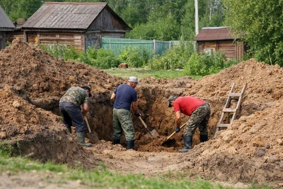 Заказать земляные работы в Ставрополе с вывозом грунта и техникой