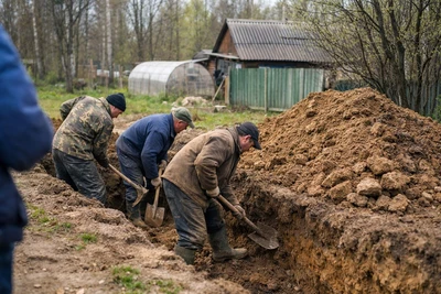 Выкопать яму вручную в Ставрополе: цена за работу, аренда рабочих