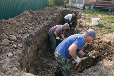 Ручная копка ям и траншей лопатой в Ставрополе под ключ
