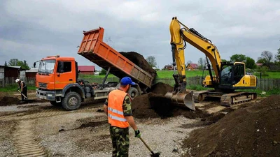 Отсыпка грунта разнорабочими в Ставрополе