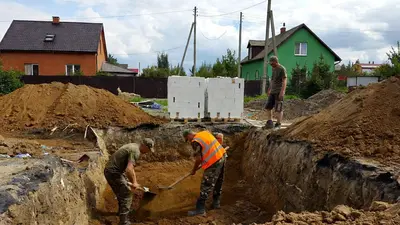 Котлован для дома в Ставрополе с рабочими под объект