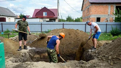 Копка ям вручную в Ставрополе под канализацию и фундамент