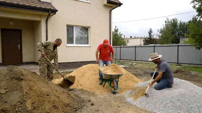 Отсыпка вокруг дома щебнем и песком в Ставрополе - недорого и с расчетом