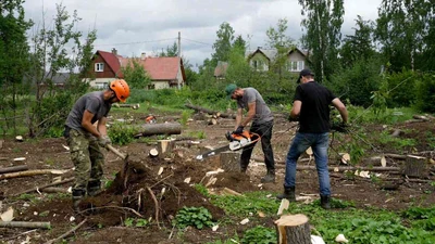 Расчистка участка под строительство разнорабочими в Ставрополе