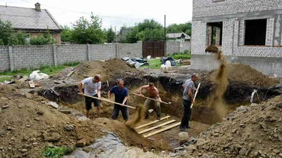 Выемка грунта вручную и с персоналом в Ставрополе недорого