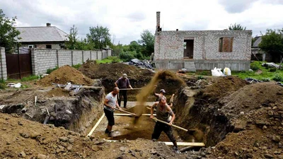 Выемка грунта вручную и по факту в Ставрополе - заказ разнорабочих для земляных работ