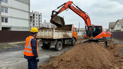 Погрузка грунта экскаватором в Ставрополе - цены на земляные работы