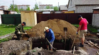 Выкопать яму лопатой вручную в Ставрополе - цена от 929 рублей за работу