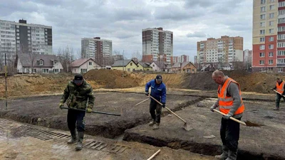 Вертикальная планировка грунта разнорабочими в Ставрополе