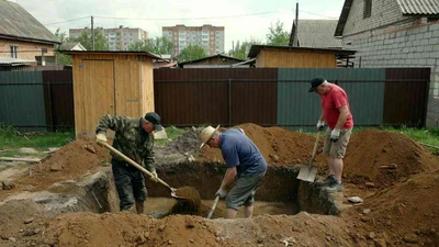 Выкопать яму лопатой в Ставрополе - ручная копка без техники под ключ