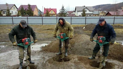 Бурение ям под столбы и сваи в Ставрополе - заказать услугу разнорабочих