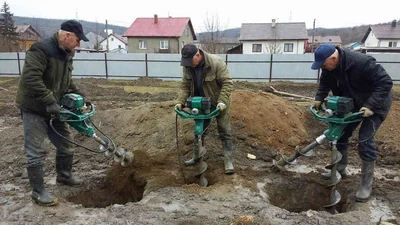 Бурение ям под столбы и сваи в Ставрополе - услуги разнорабочих