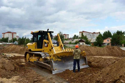 Планировка участка бульдозером в Ставрополе с персоналом и техникой