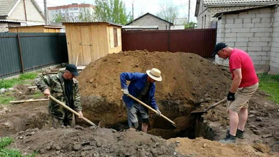 Выкопать яму лопатой вручную в Ставрополе: услуги землекопов под ключ