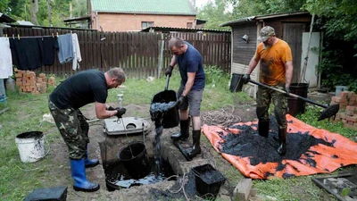Чистка выгребных ям вручную разнорабочими в Ставрополе