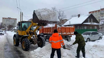 Уборка снега разнорабочими с вывозом в Ставрополе - услуги от 1500 рублей