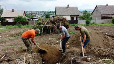 Подготовка земельного участка под строительство дома в Ставрополе - разнорабочие и техника