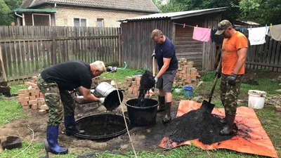 Чистка выгребных ям вручную в Ставрополе - заказать механическую очистку от ила